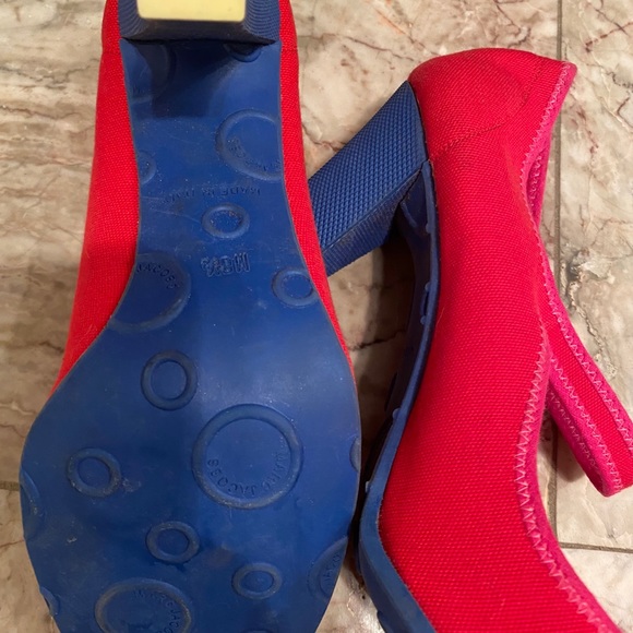 Red canvas shoes - Picture 3 of 3